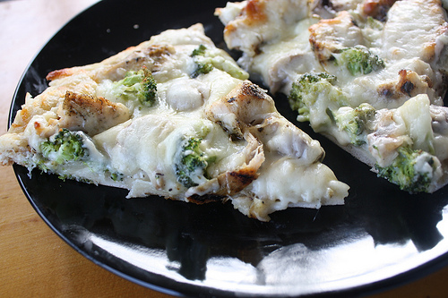 chicken alfredo pizza