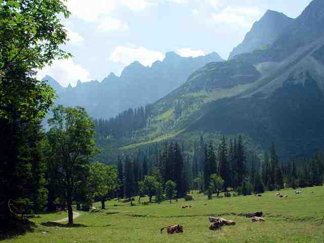 800px-Karwendel-Mountains Michel rockstar Sharealike 3.0 CC