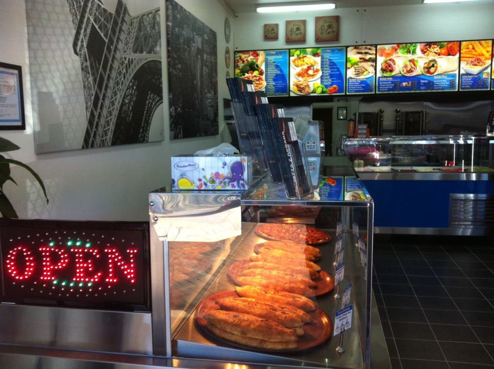 Pizza 2 Kebabs interior