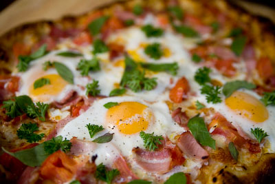 Bacon and egg breakfast pizza
