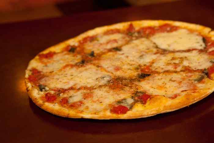 Dominick's Margherita Pizza